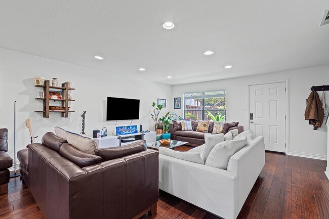 Foto del edificio - 2722 Knight St