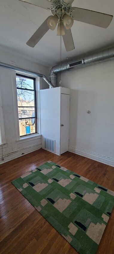 Building Photo - 1344 W 18th Pl