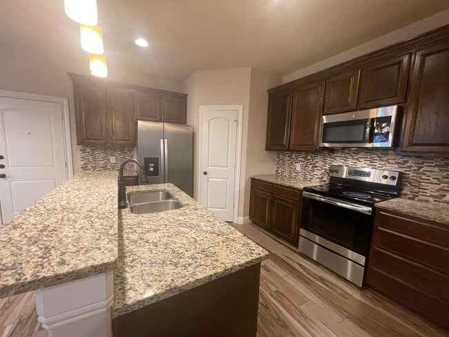 Building Photo - 3/2.5 Townhome w/ STUNNING Open Floor Plan...