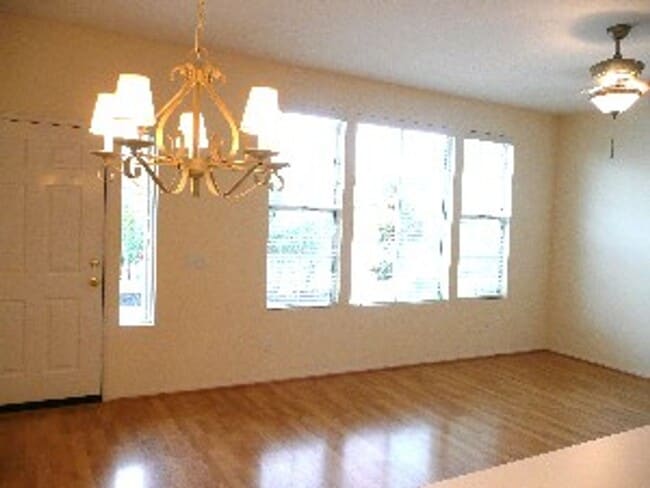 Building Photo - Charming 3BR Townhome in Aviara!