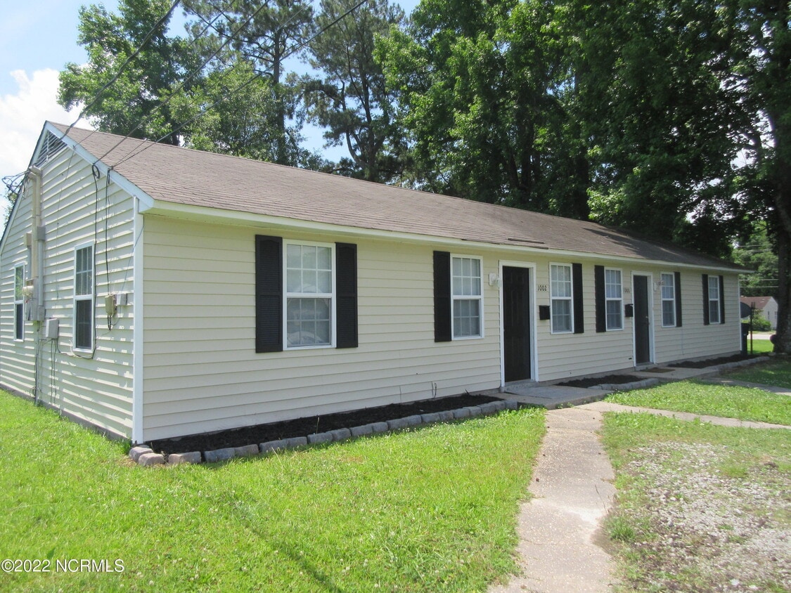 Primary Photo - 1000 Davis St