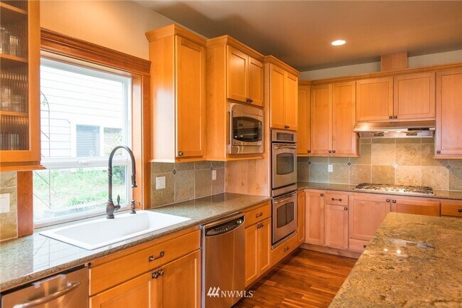 Building Photo - Ruston Duplex