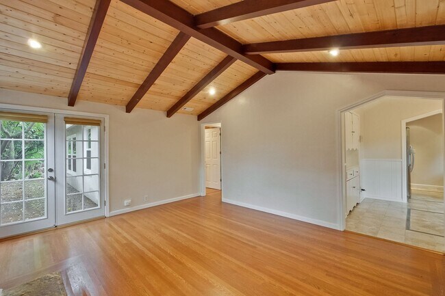 Foto del edificio - Wonderful 2 Beds, 2 Bath Home in Barron Park w/ Huge Private Yard