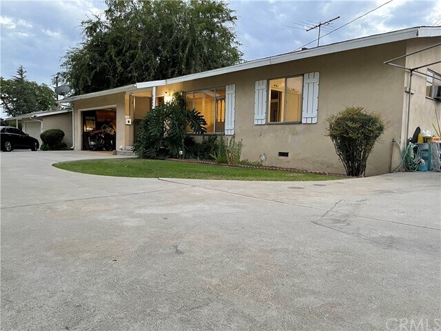 Building Photo - 9846 E Lemon Ave