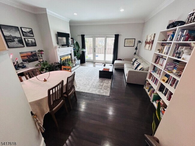 Building Photo - 75 Derby Ct