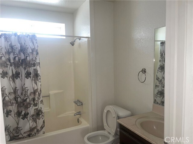 Foto del edificio - 15392 Bear Valley Rd