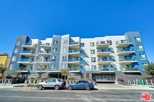 Primary Photo - 105 S Mariposa Ave