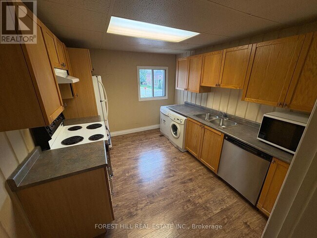 Building Photo - 12 Mill St