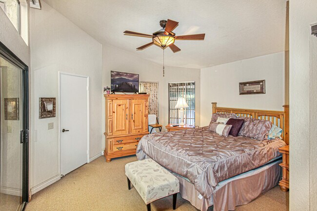 Foto del edificio - 77620 Woodhaven Dr N