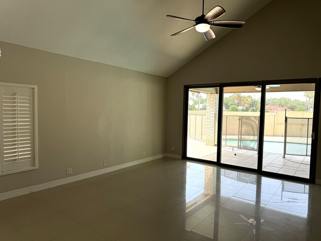 Foto del edificio - 1620 Eagle Crest Loop