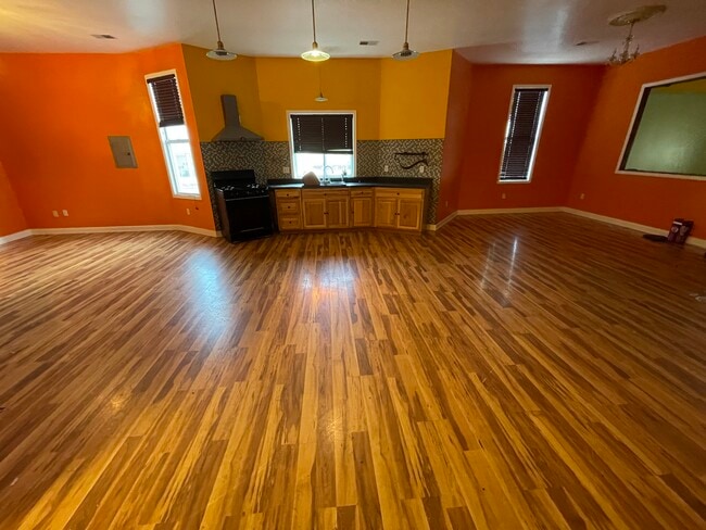 Building Photo - 1224 S Cesar E Chavez Dr