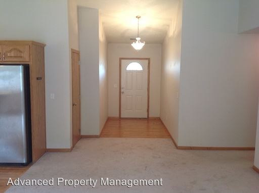 Building Photo - 117 Hackberry Ave