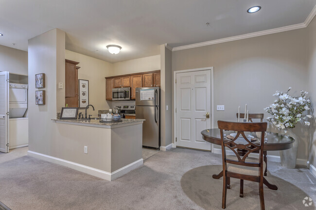 1BR, 1BA - 653 SF Manchester - Kitchen/Dining Area - The Reserve at North Dallas
