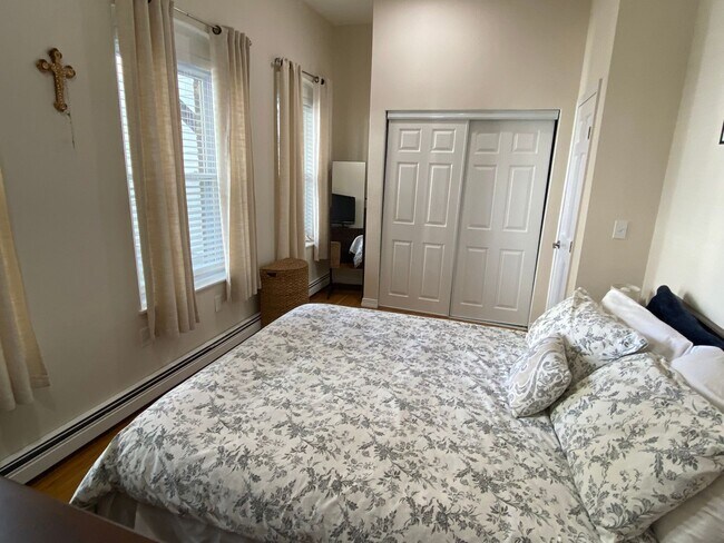 Foto del edificio - South Boston 2 Bed – W/D in Unit – Private Deck – Pet Friendly – 9/1