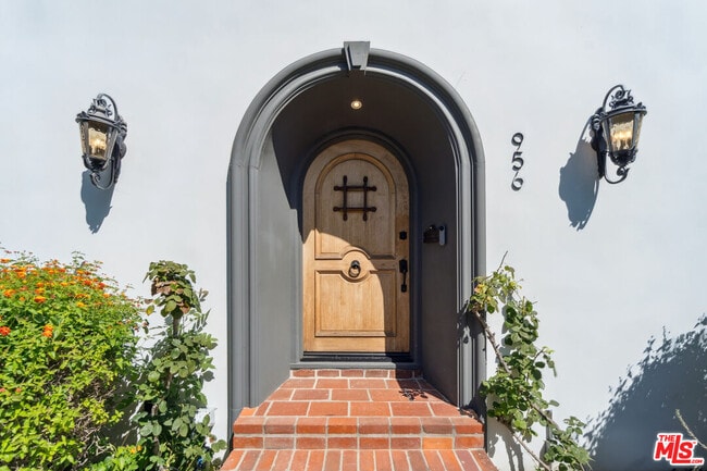 Building Photo - 956 S Longwood Ave