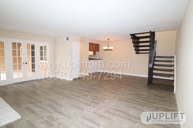 Building Photo - 3 bed, 2.5 bath Home in Charming Neighborh...