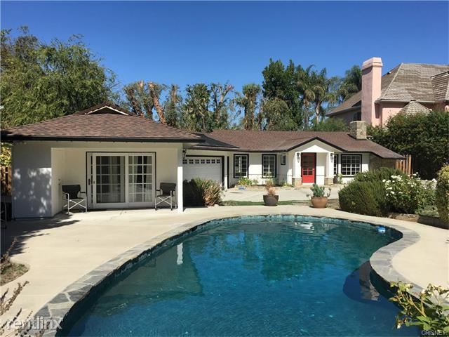 Building Photo - 18433 Tarzana Dr