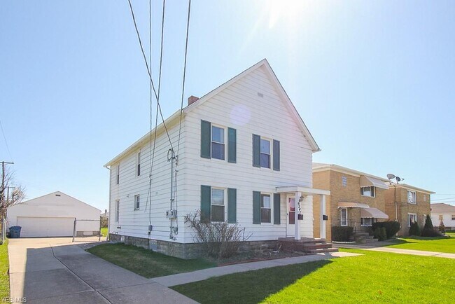 Building Photo - 6247 State Rd