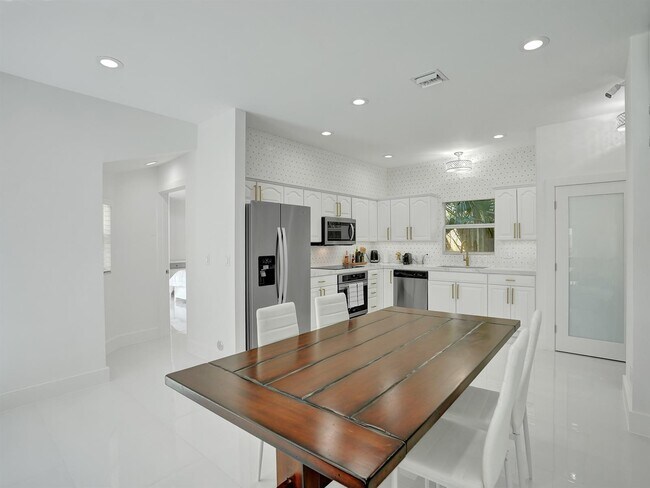 Foto del edificio - 833 SW 17th St