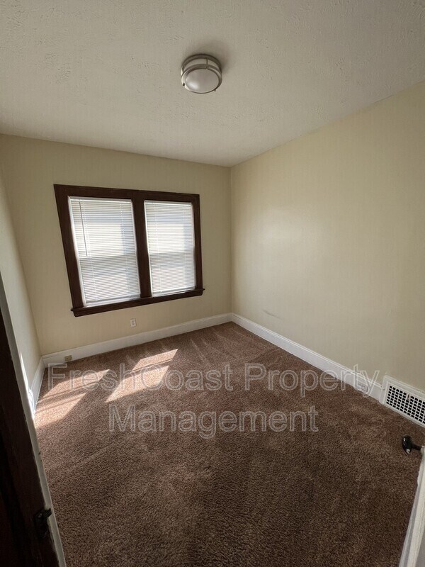 Foto del edificio - 18519 Shawnee Ave