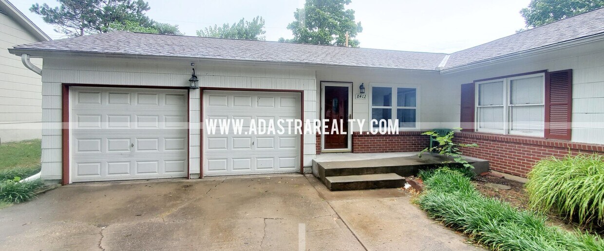 Primary Photo - Very Nice North Overland Park Duplex-Avail...