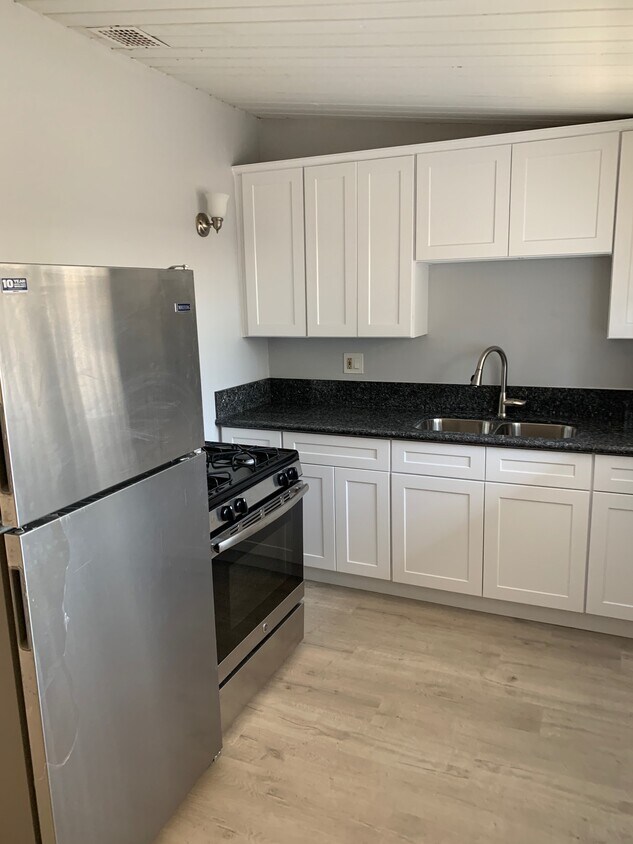 Kitchen - 1748 State St