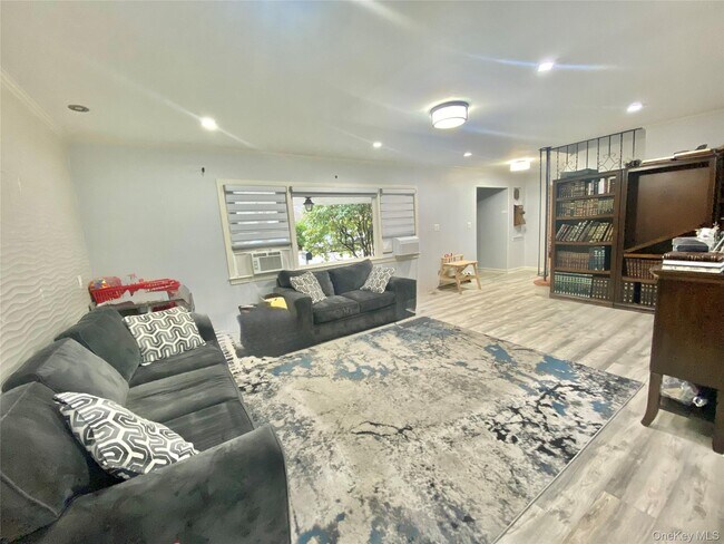 Foto del edificio - 107 Baker Hill Rd