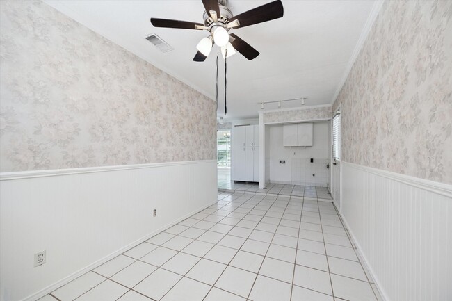 Building Photo - 942 Seagate Ln