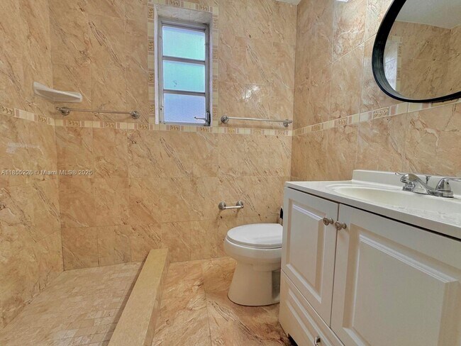 Foto del edificio - 131 NW 32nd Ct