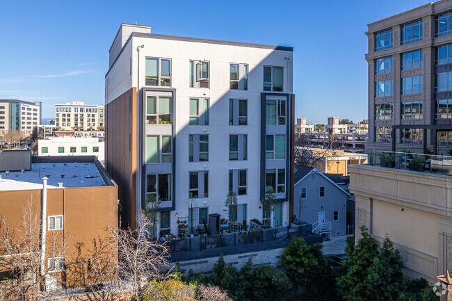 Alt. Exterior - 612 Jefferson Ave