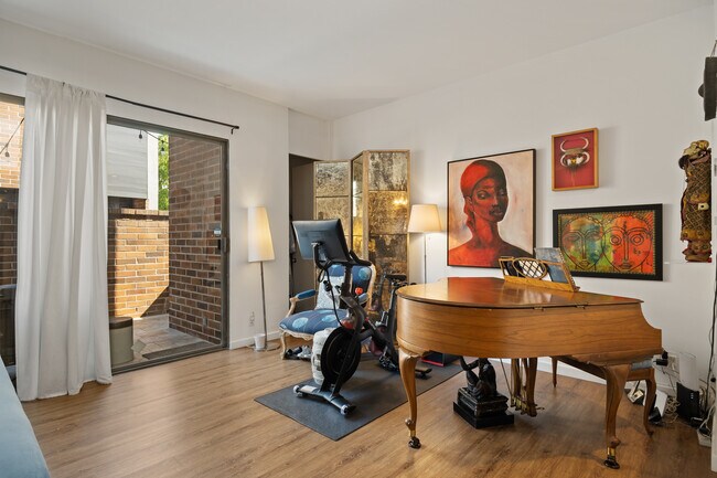 Foto del edificio - 9301 Burton Way