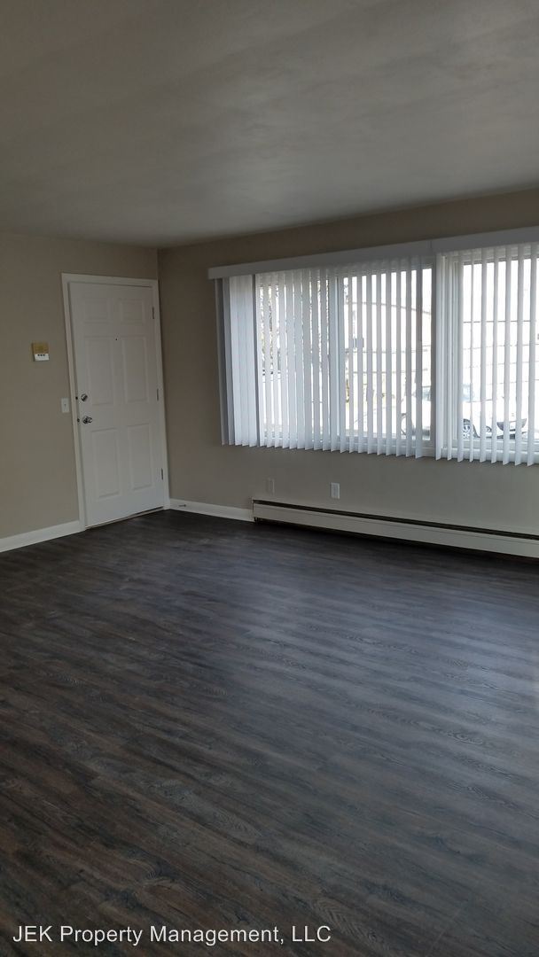 Building Photo - 5-13 Adeline Cir