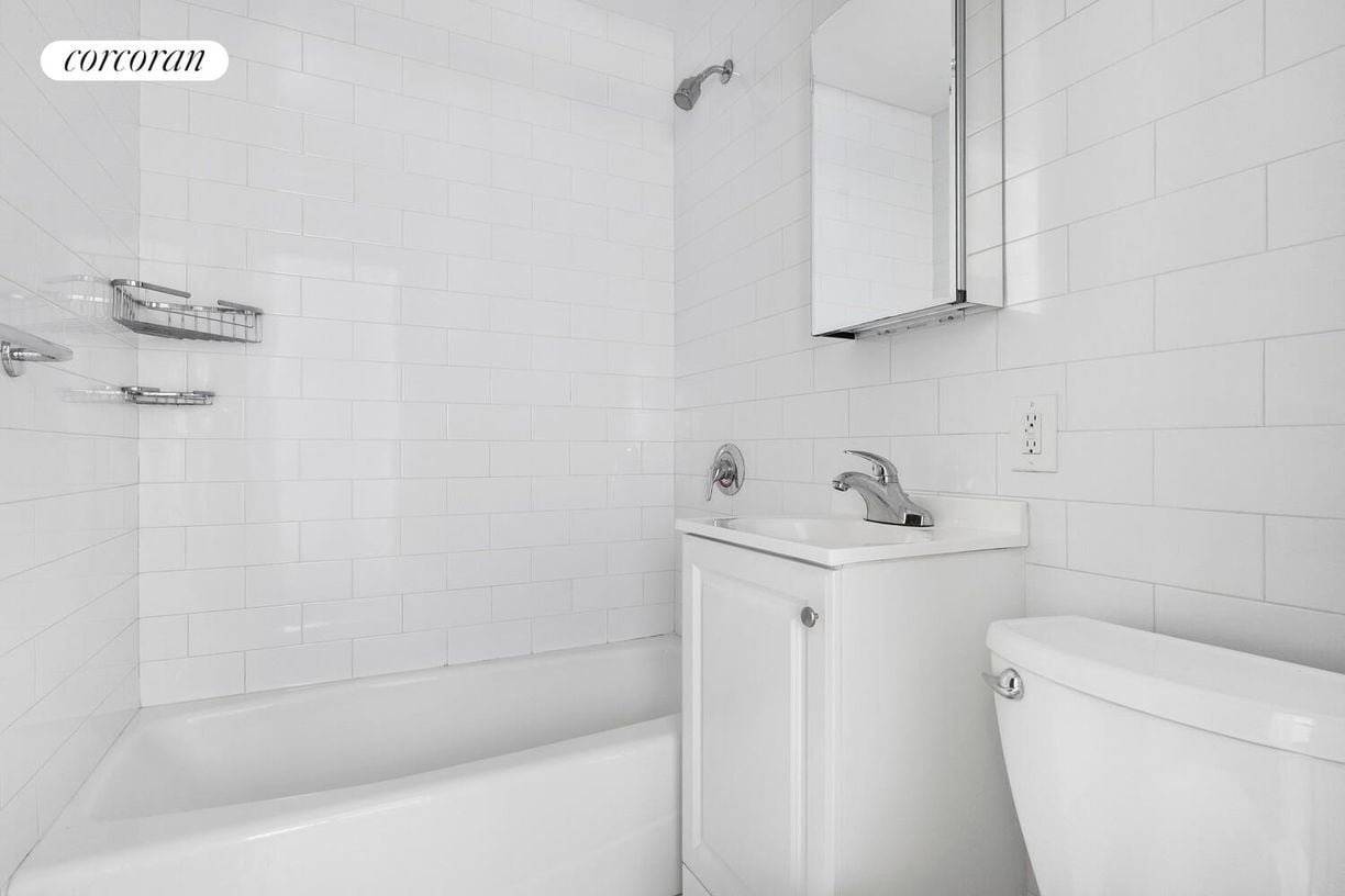 Building Photo - 7 W 95th St