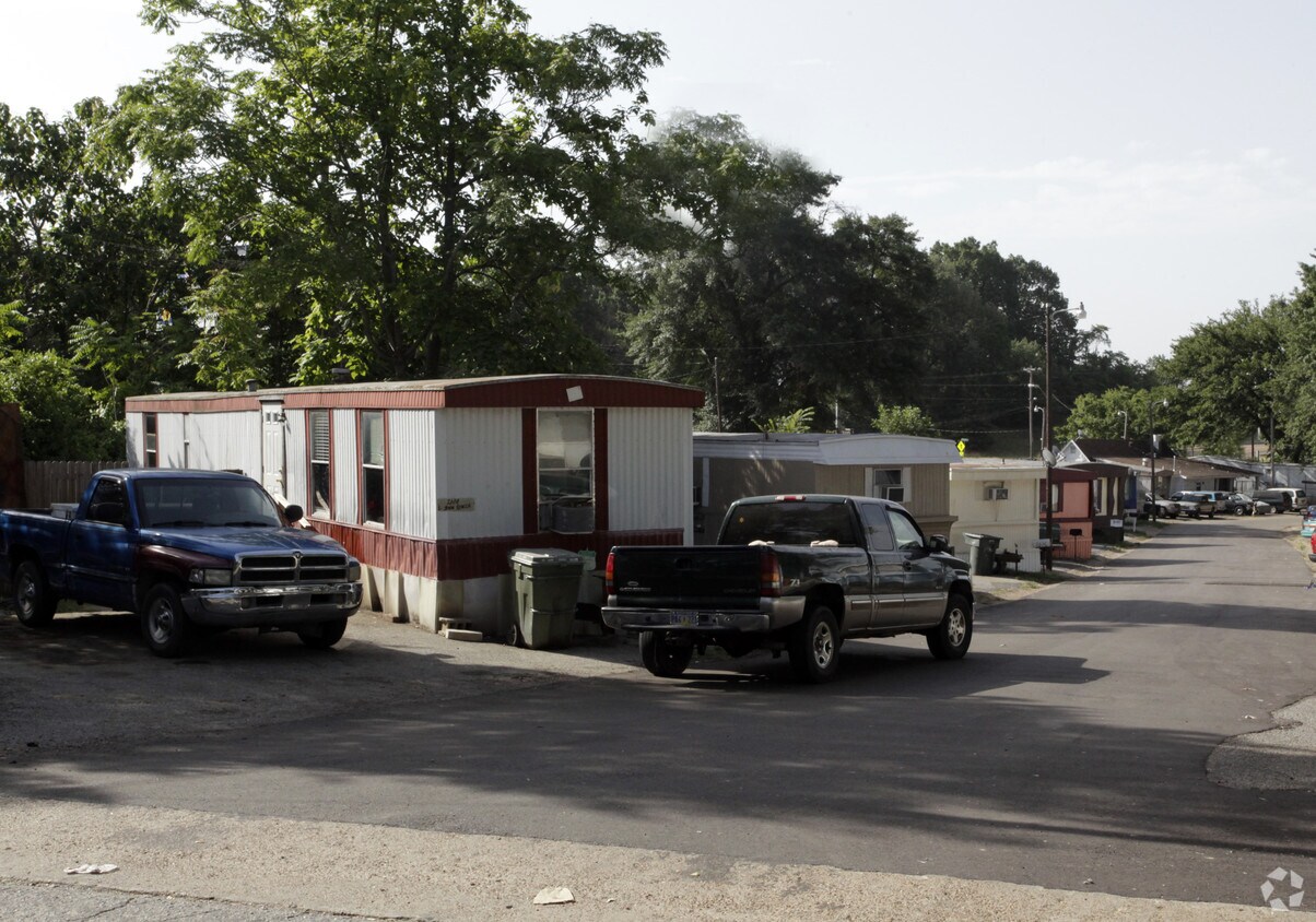 Building Photo - 2639 Ferguson Rd