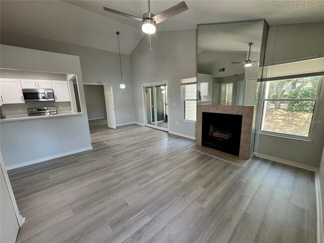 Building Photo - 549 Sun Ridge Pl
