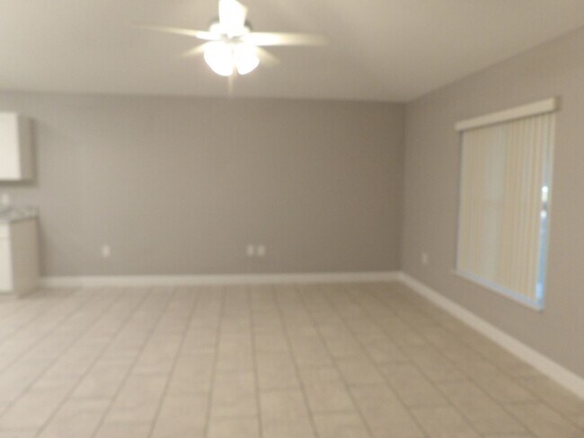 Building Photo - Gorgeous 2 Yrs Old 2 Bedroom 2 Bath 1 Car