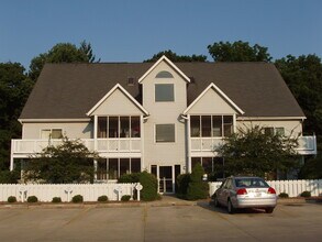 Building Photo - 1374 S College Mall Rd