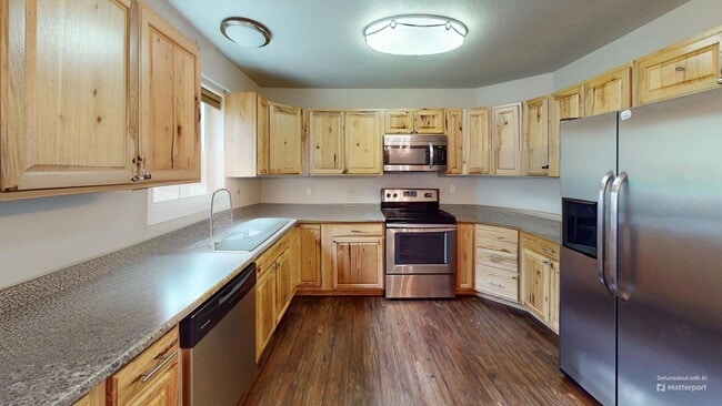 Building Photo - 3 Bedroom Home in North Pole with Garage!!