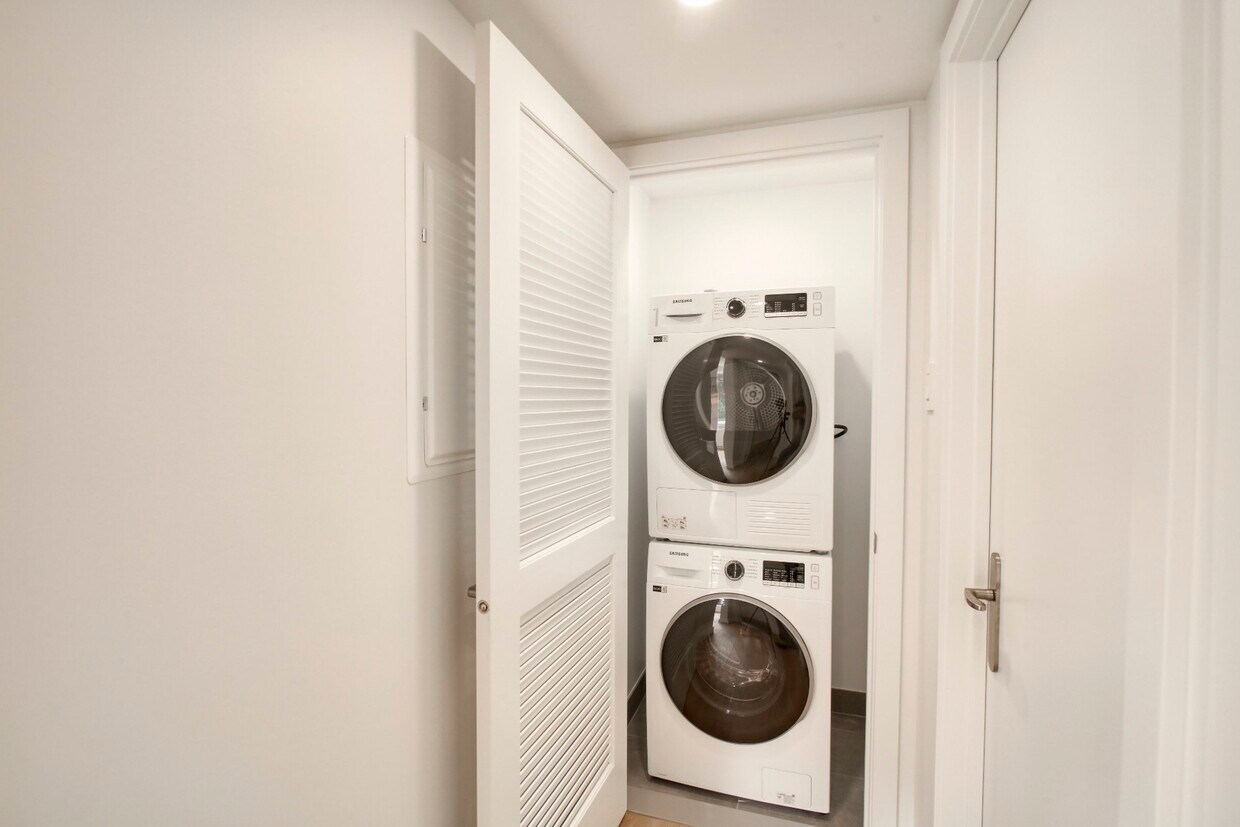 Primary Photo - 10 Av. Rosemount