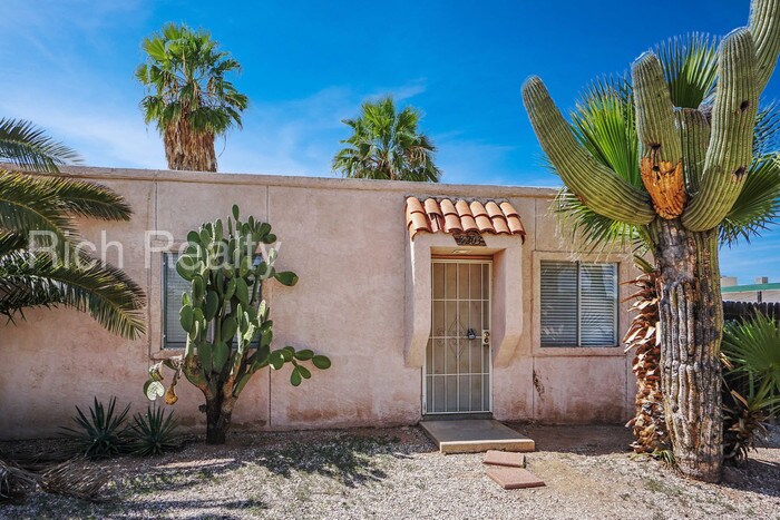 Primary Photo - 2203 N Ralph Ave