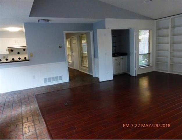 Foto del edificio - 16325 Lauder Ln