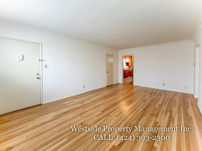 Building Photo - 244 S Doheny Dr