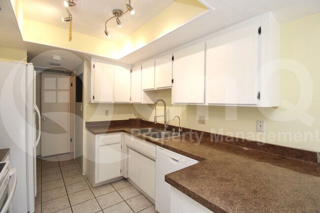 Foto del edificio - 5258 S Deborah Dr