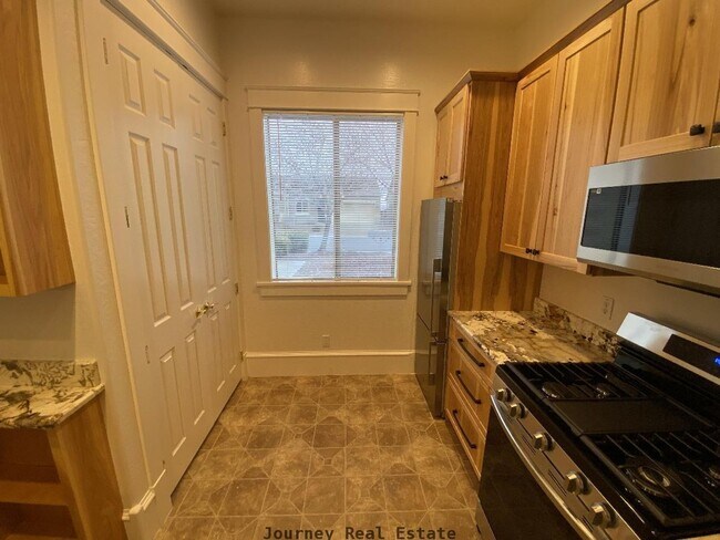 Building Photo - APPLY NOW - 4681 N Ainsley Way