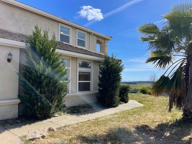 Building Photo - Gated Community - Walk to New Hogan - 4br/...