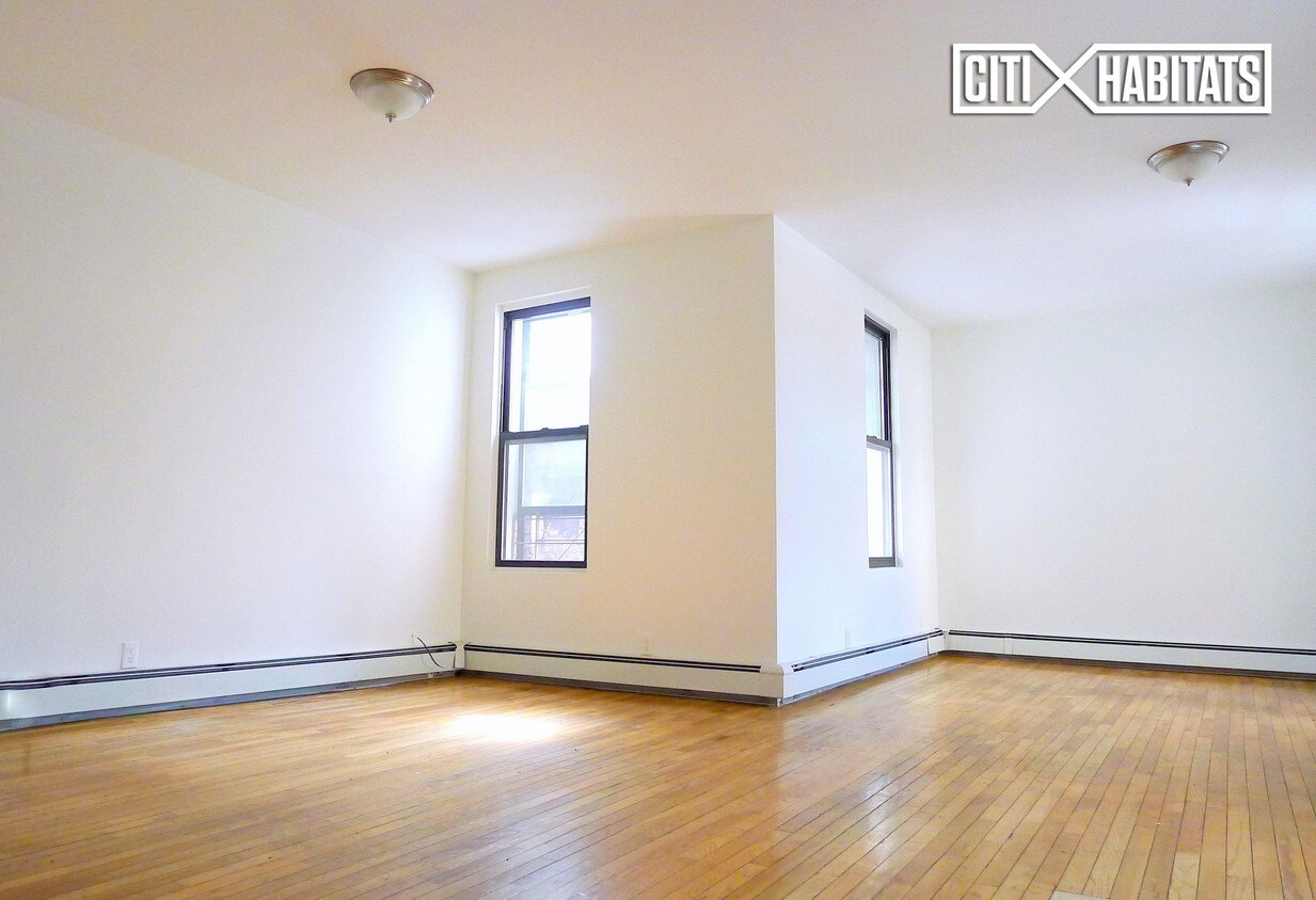 Building Photo - 2062 Morris Ave