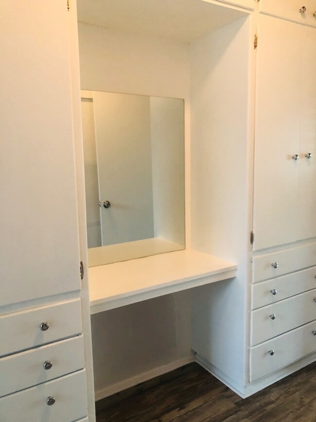 Interior Photo - Cottages D Caroline Atlas