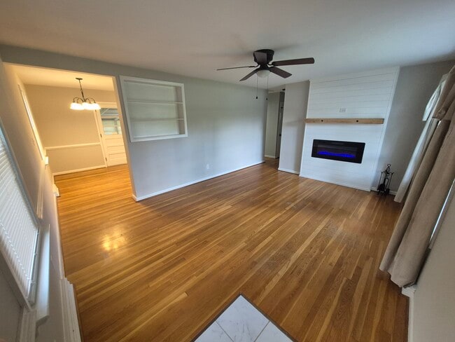 Building Photo - 1108 Dandridge Dr