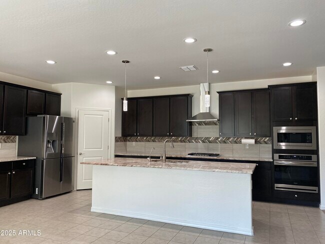 Foto del edificio - 2135 W Betty Elyse Ln
