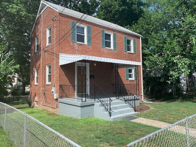 front of house - 4820 Fox St